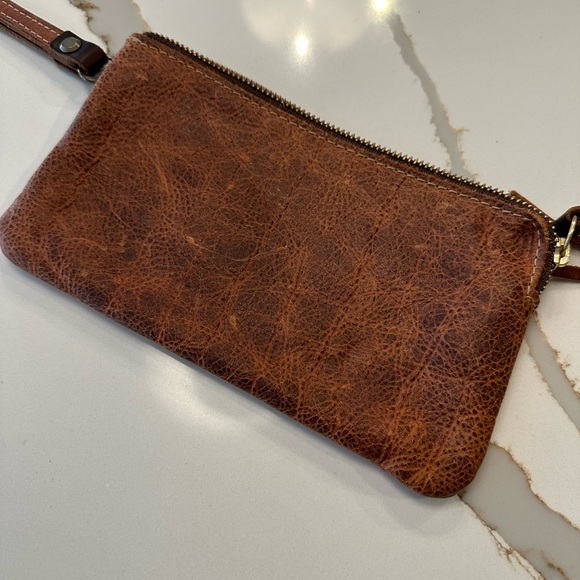 Overland Leather Wristlet- Like New - Picture 5 of 12